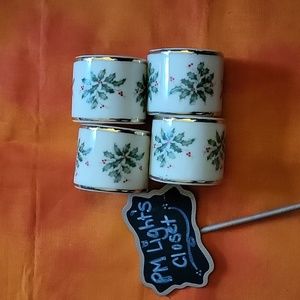 Aukey Set of 4 Christmas Napkin Rings Ceramic Holly Ivory Gold Green Red